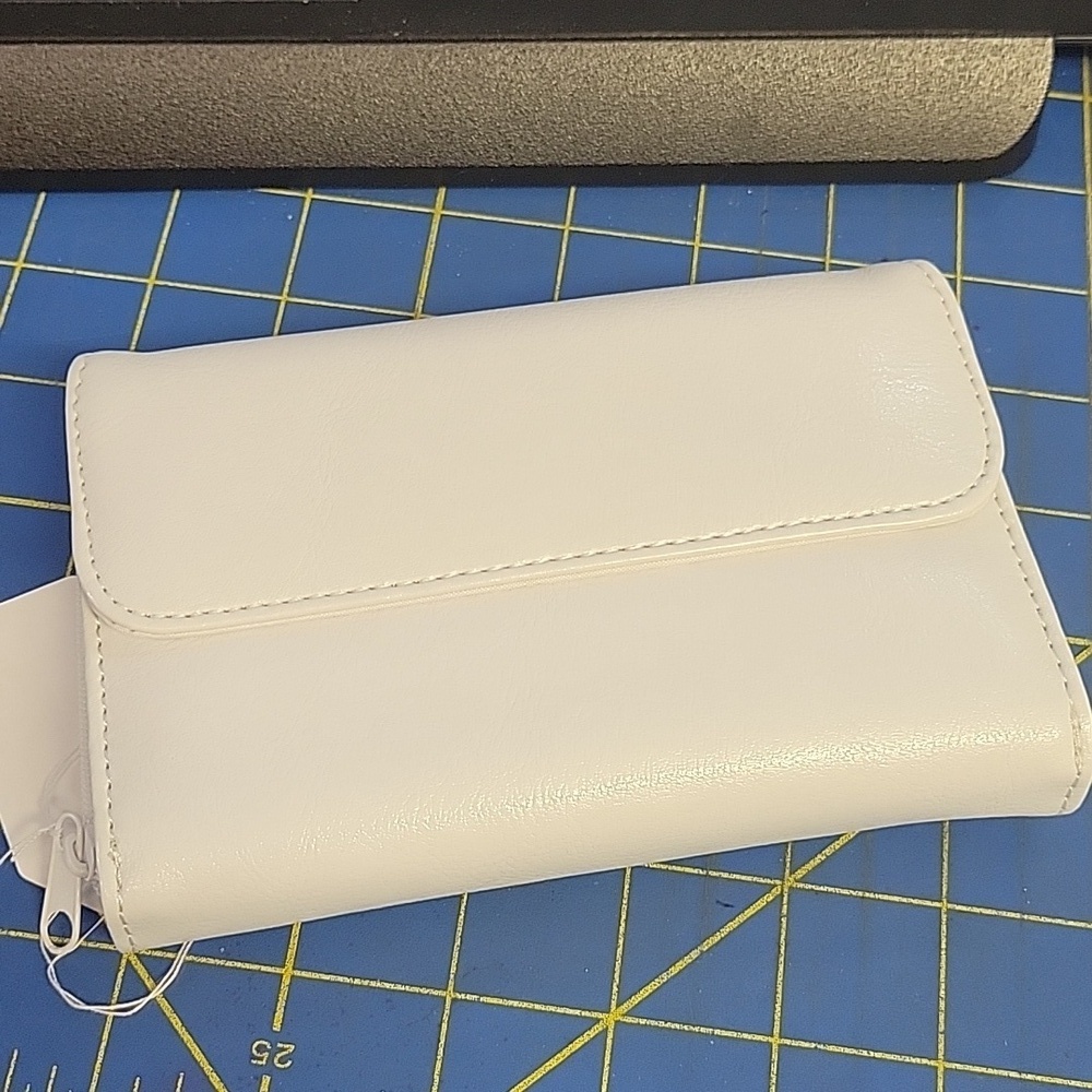Multi Functure 6x4 Wallet New - White